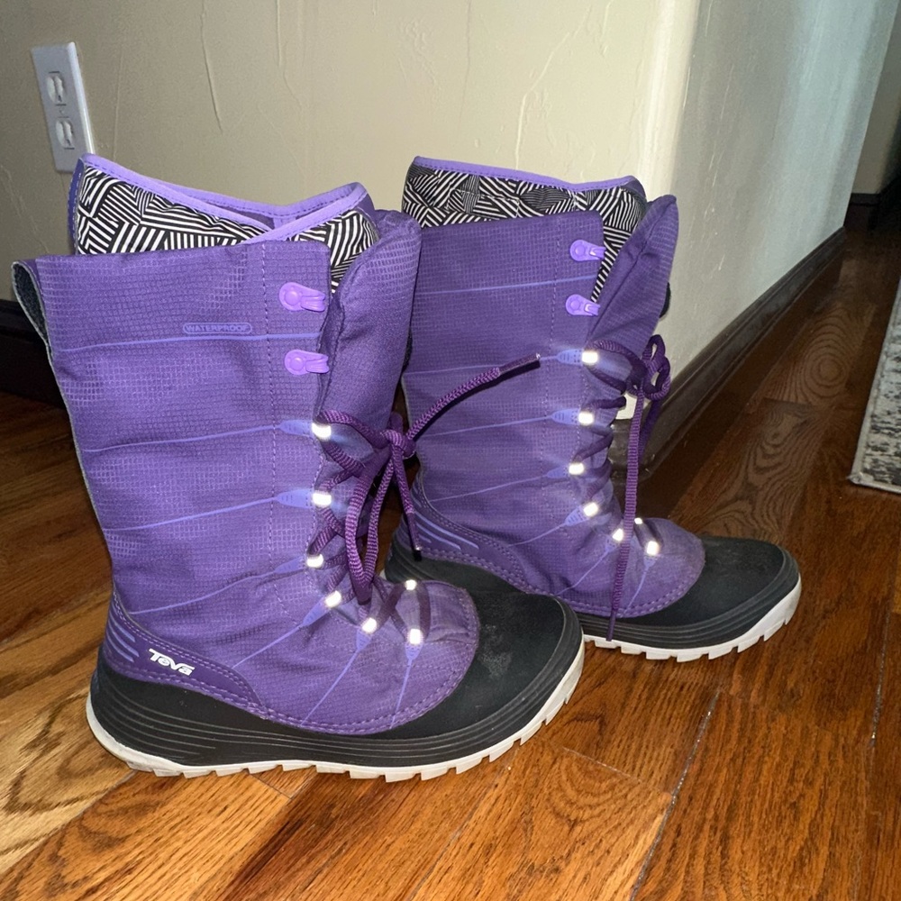 Teva Thinsulate Winter Boots Size 7